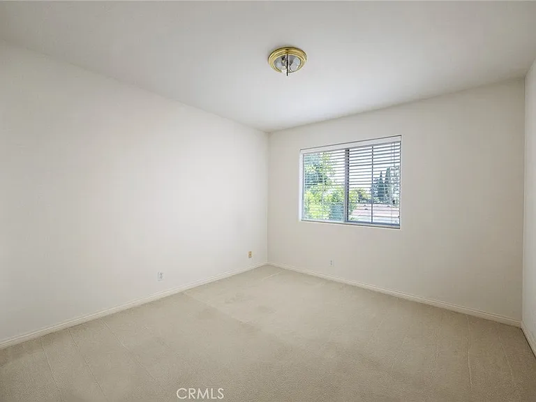 5558 N Charlotte Ave — Photo 12