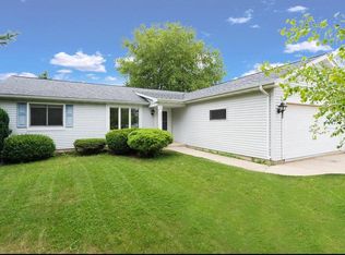 2835 Sandpiper Ln, Racine, WI 53402