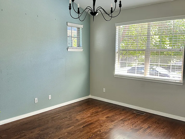 3177 Geneva Ct — Photo 12