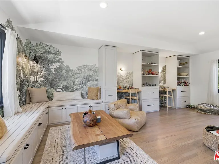 3240 Tilden Ave — Photo 31