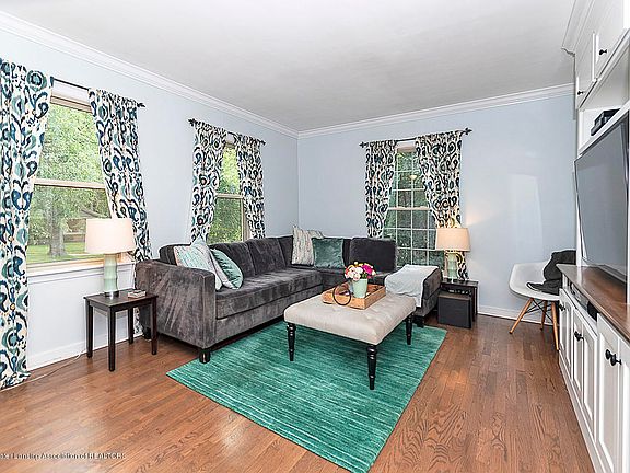 4th image of 817 Touraine Ave