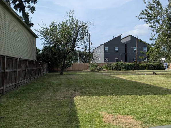 227 E 38th St, Houston, TX 77018