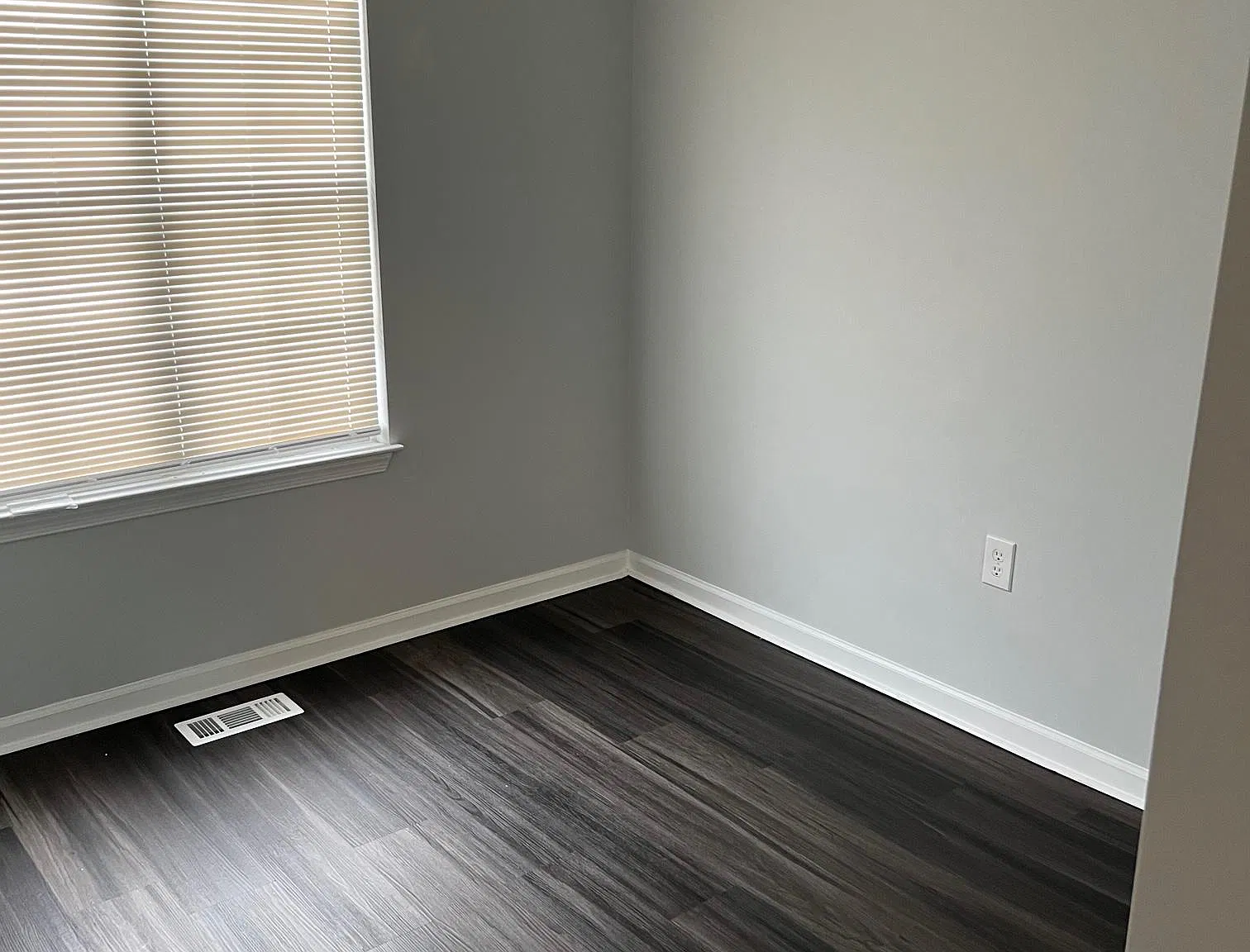 6 bed, 1024 sqft, $950 — Photo 2
