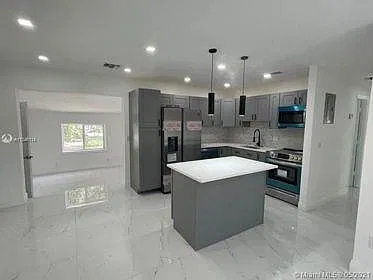 751 NW 18th St