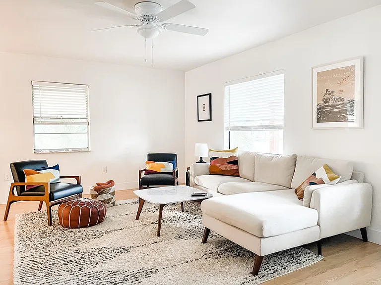 401 E Amelia Ave — Photo 8