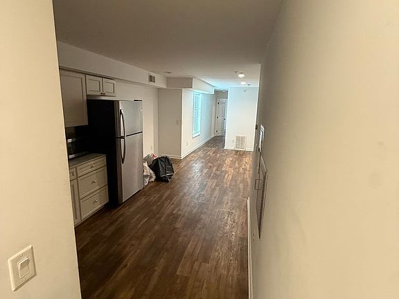 4th image of 402 Broadway