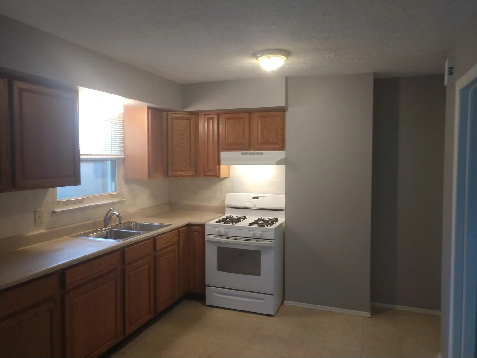 2 bed, 999 sqft, $1,150 — Photo 2