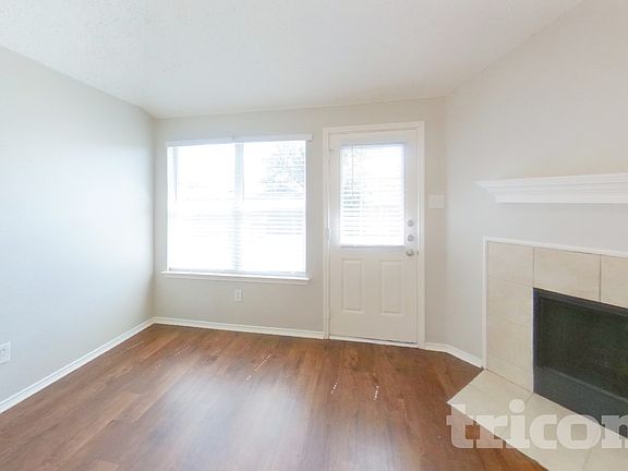 2nd image of 1009 Ridge Top Dr