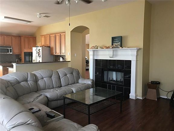 2nd image of 1440 Yosemite Dr
