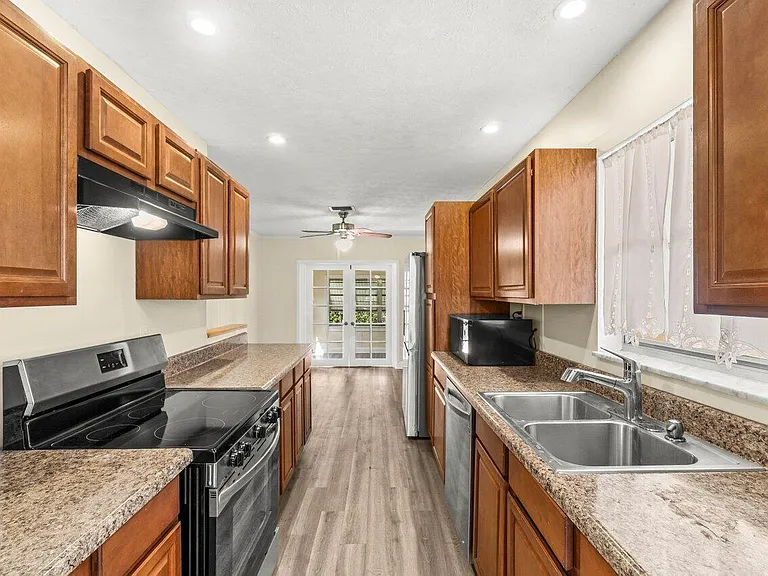 640 Jaeger Dr — Photo 7