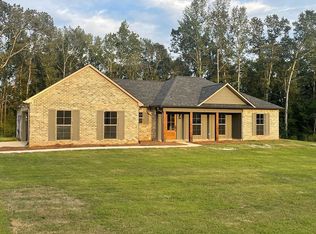 25 Lakewood Dr, Fulton, MS 38843