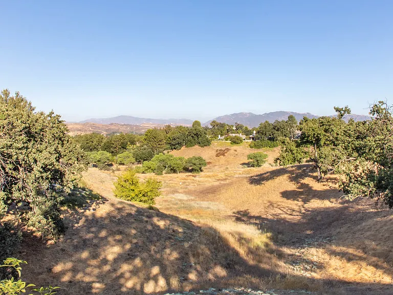 Surrounded by scenic hiking spots.