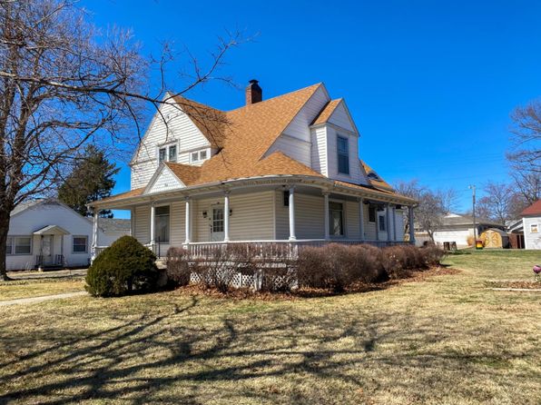 Hiawatha Real Estate - Hiawatha KS Homes For Sale | Zillow