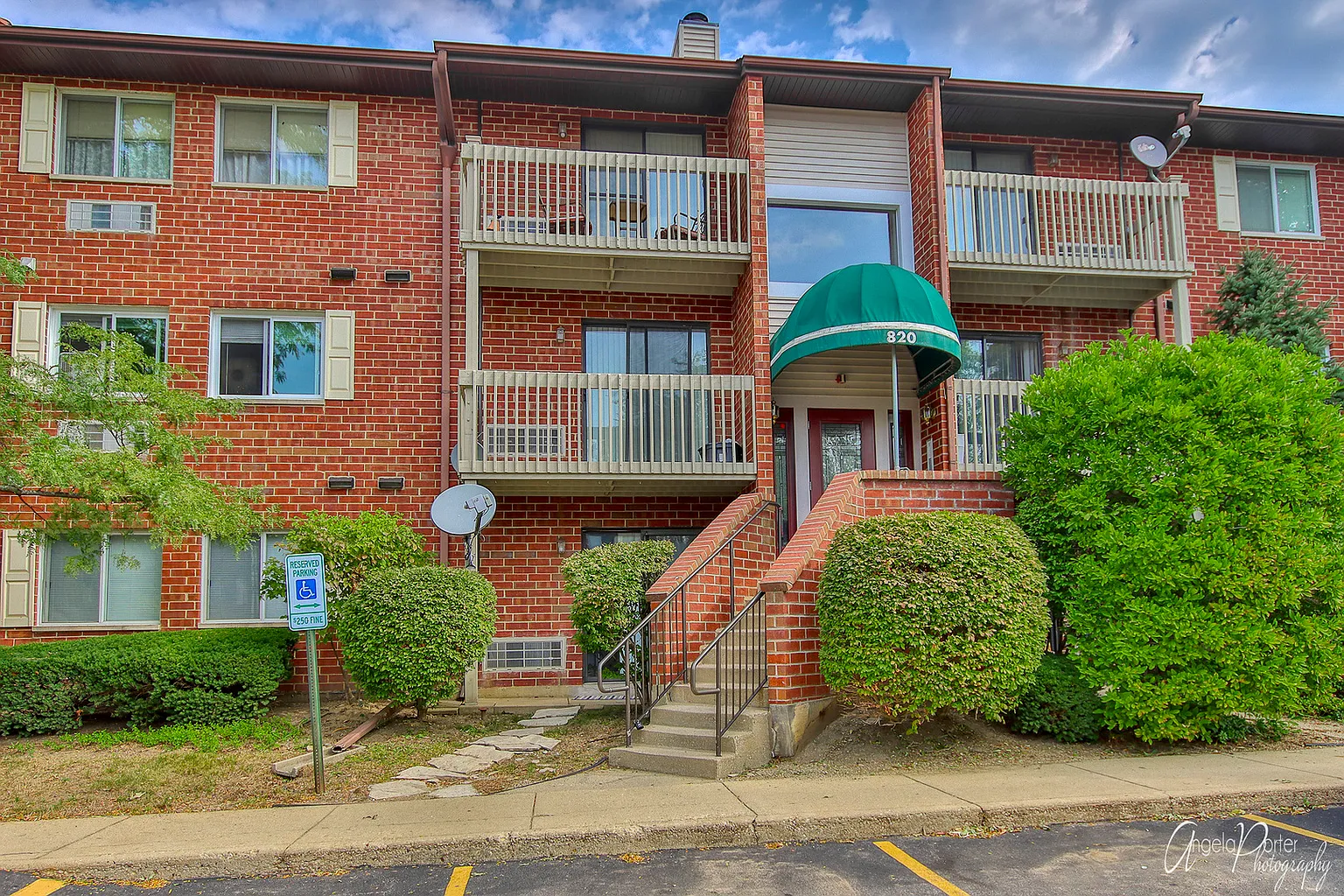 820 N Lakeside Dr APT 1B photo 1