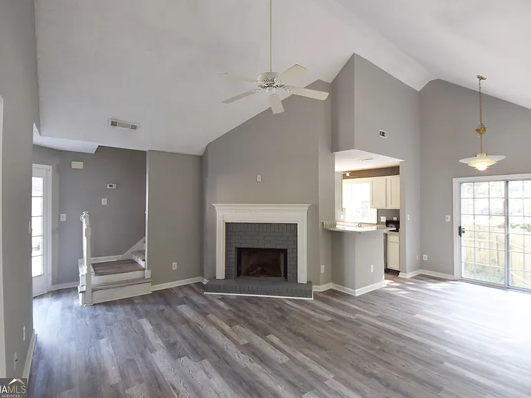 700 S Fairfield Dr — Photo 3