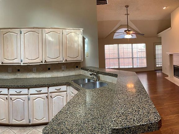 4th image of 2222 Jasmine Ln
