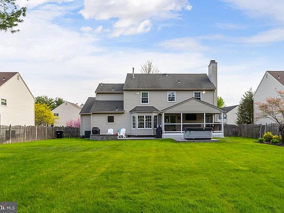 4th image of 10 Spring Mill Ct
