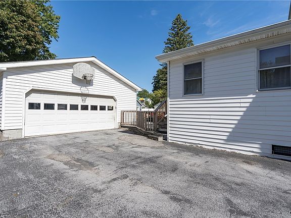 5th image of 129 Haley St