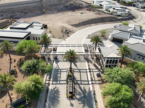 2nd image of 2991 Plaza Enclave