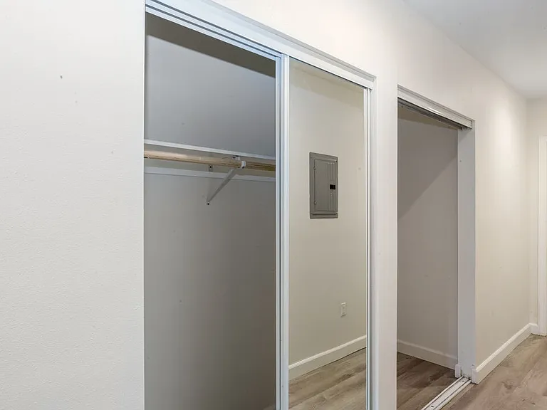 601 W 49th St #603-1/2 — Photo 11