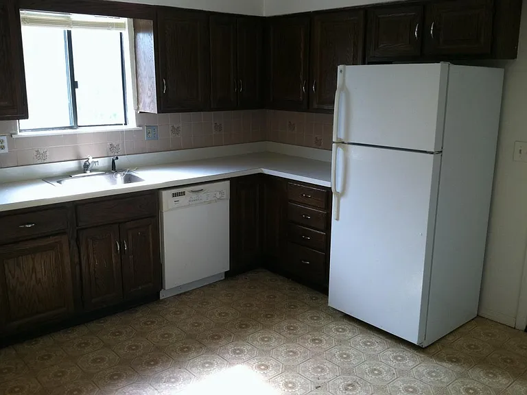 292 Robin St — Photo 1