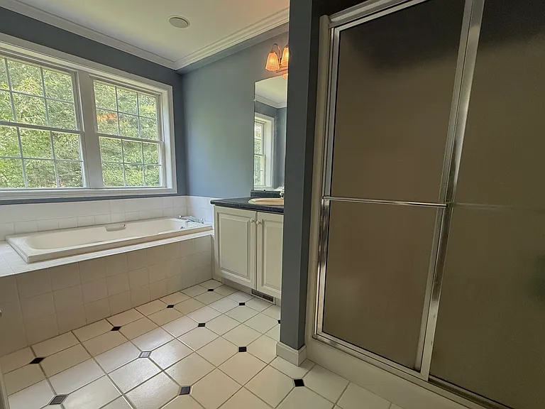 Full Bathroom (2nd Floor)