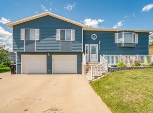 3212 Bethany Loop, Bismarck, ND 58503