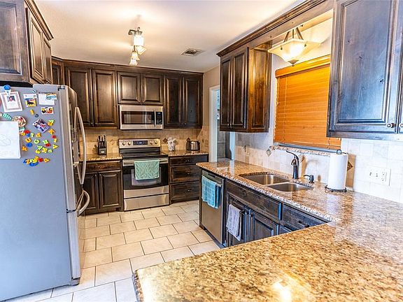5th image of 2807 Hedgeway Dr