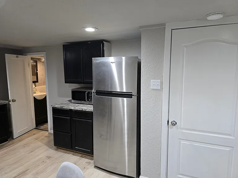 1 bed, 1.0 bath, 500 sqft, $1,600 — Photo 11