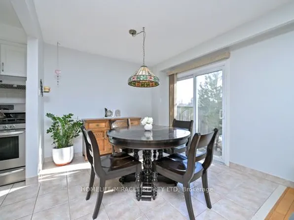 121 Falconer Dr #27, Mississauga, ON L5N 2K8