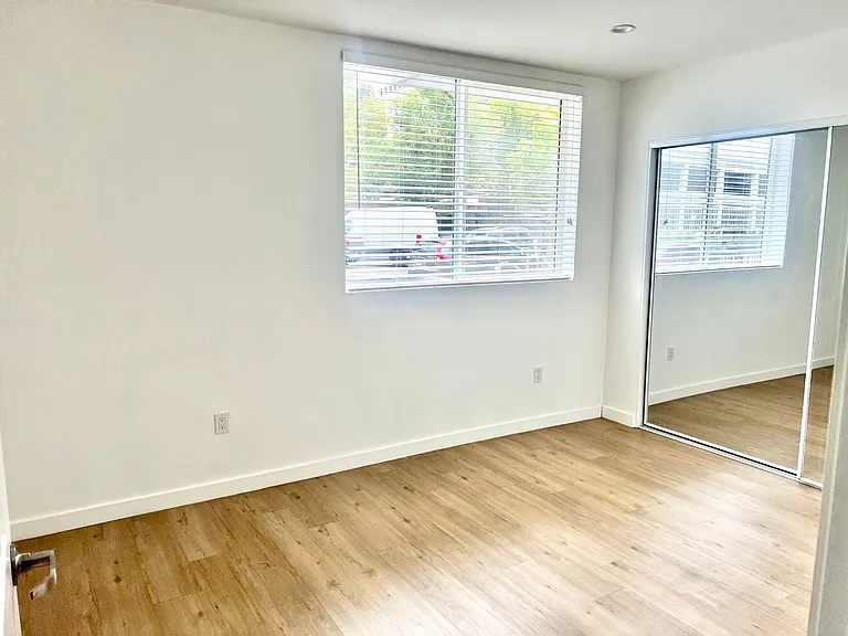 14333 Sylvan St — Photo 17
