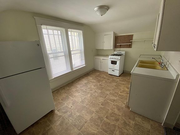 3rd image of 1824.5 Coleman Ave