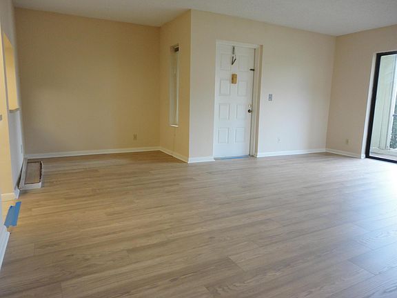 4th image of 711 Sunny Pine Way #A1