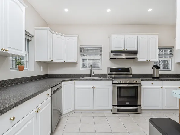 1917 Glenwood Road image 17 of 36