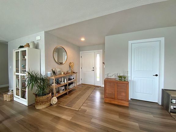 2nd image of 4020 W Parkland Cir.