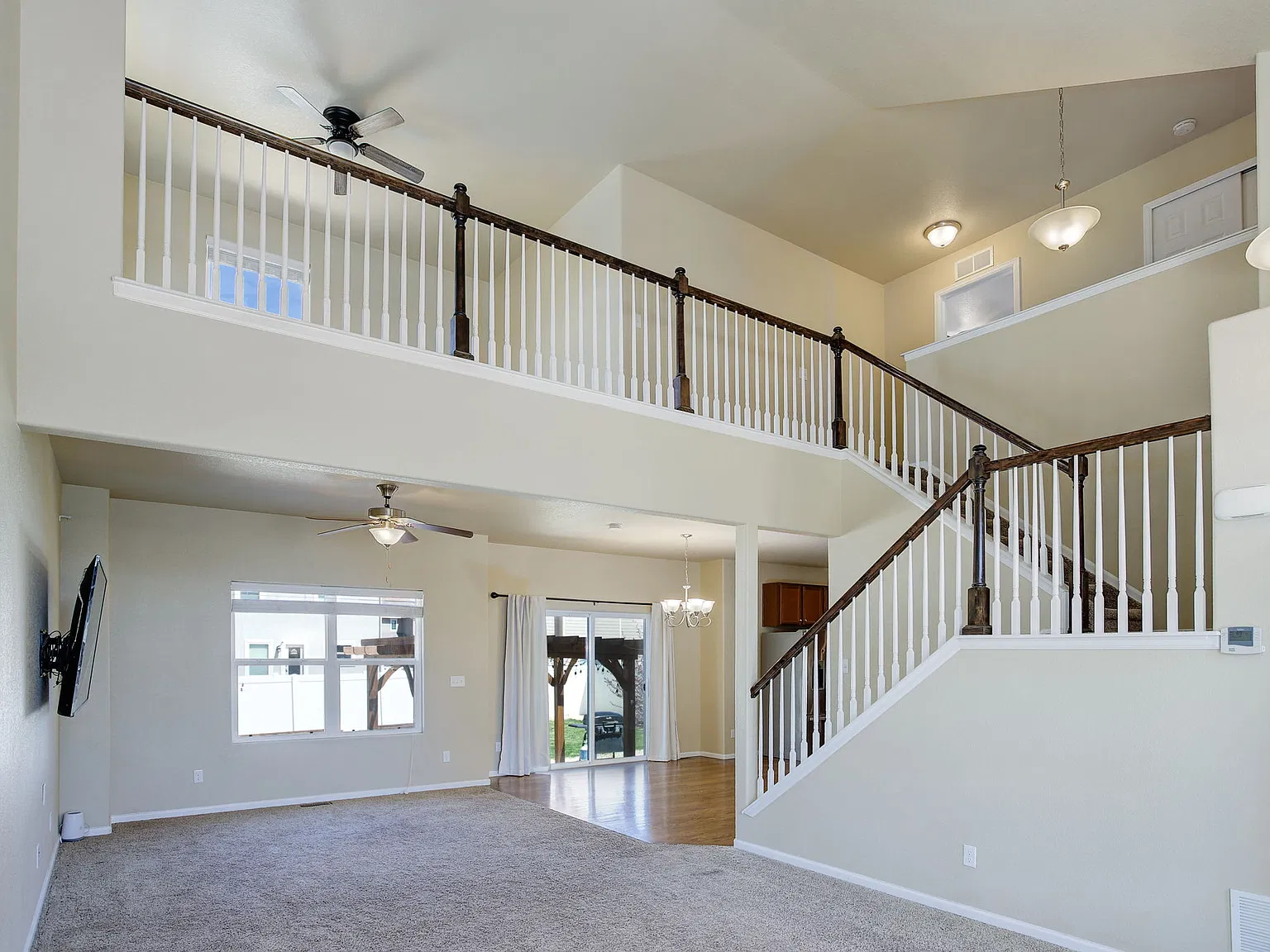 3 bed, 2.5 bath, 3065 sqft, $2,450 — Photo 2