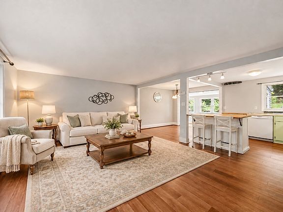 4th image of 208 Mount Vernon Rd E
