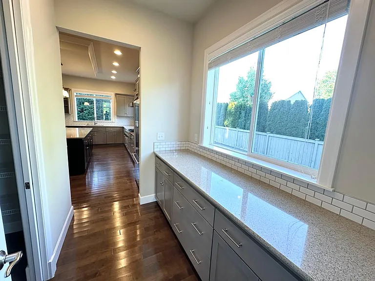 5622 NE 2nd Ct — Photo 9