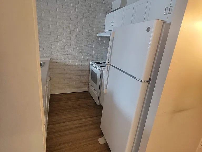 805 Marlborough St N — Photo 3