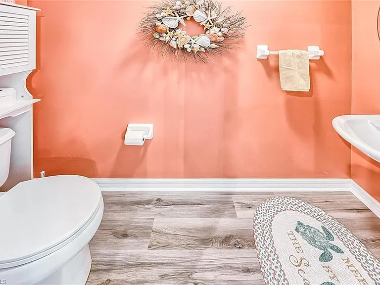 1080 Hampton Cir — Photo 7