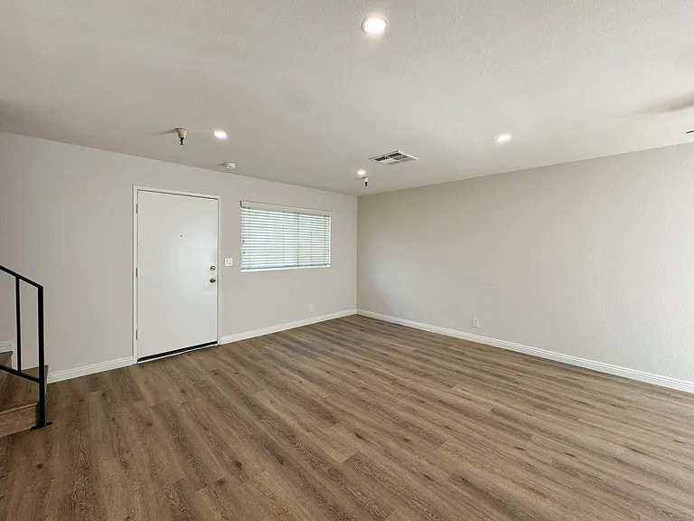 112 N Michigan Ave #9 — Photo 13