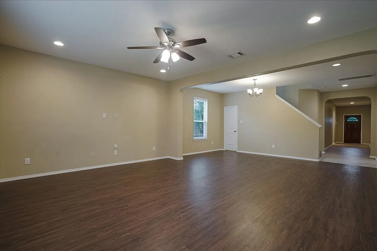 Building Photo - 1109 Sussex Pl