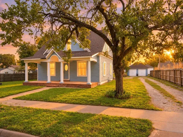 129 S Cranmer St, Conway Springs, KS 67031