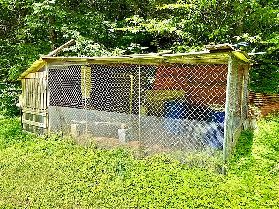 38th image of 131 Gibson Hollow Rd