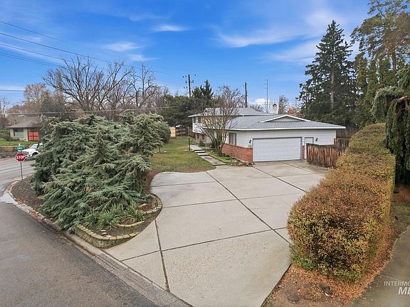 3rd image of 5801 W Randolph Dr