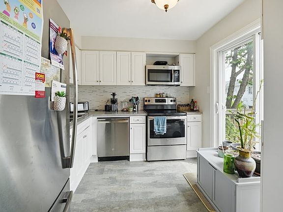 5th image of 1122 Chimney Hill Way