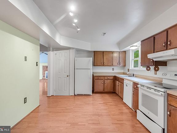 3rd image of 15802 Alameda Dr