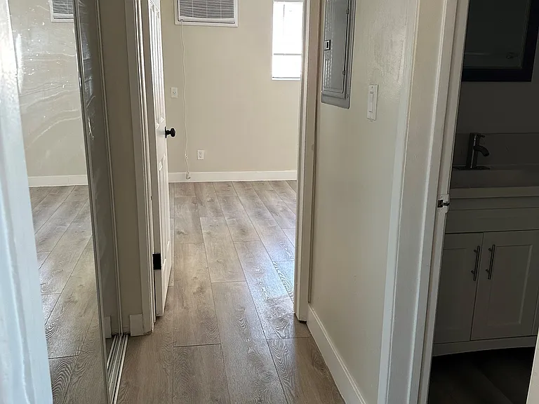 6861 Hazeltine Ave #17 — Photo 4