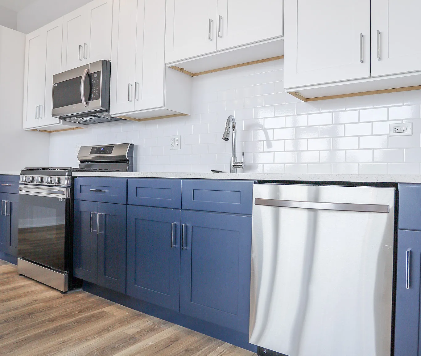 2402 W Carmen Ave — Photo 3