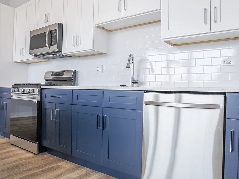2402 W Carmen Ave #405 — Photo 5